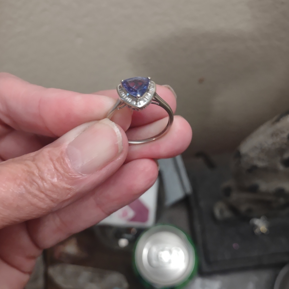 Beautiful Ring - Picture 2 of 3